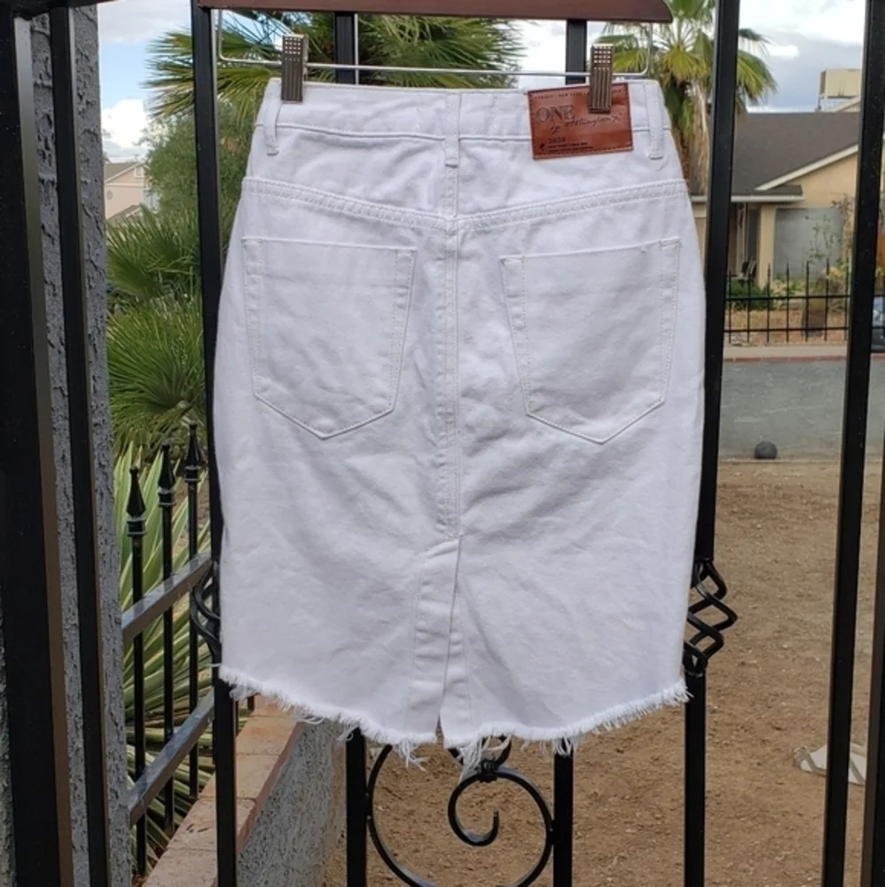One Teaspoon White distressed denim skirt‎ - Picture 2 of 4